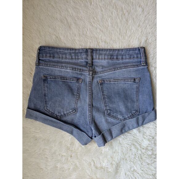 Altar'd State Shorts Womens 3/26 Blue Denim Distressed Pockets Cuffed Cut Off - Picture 3 of 4